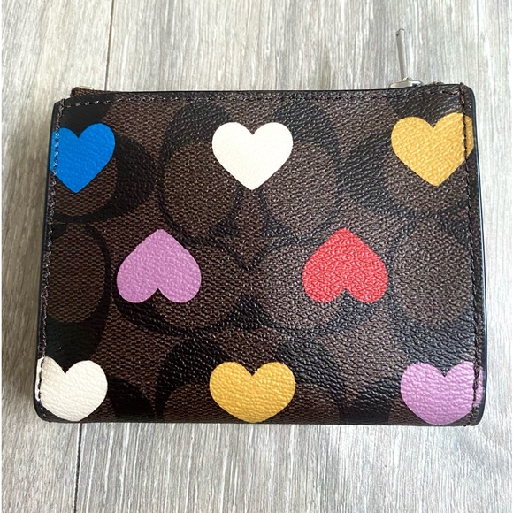 💕💟NWT COACH HEART PRINT BIFOLD WALLET SIGNATURE CANVAS LIMITED EDITION💕💟 - Picture 4 of 16